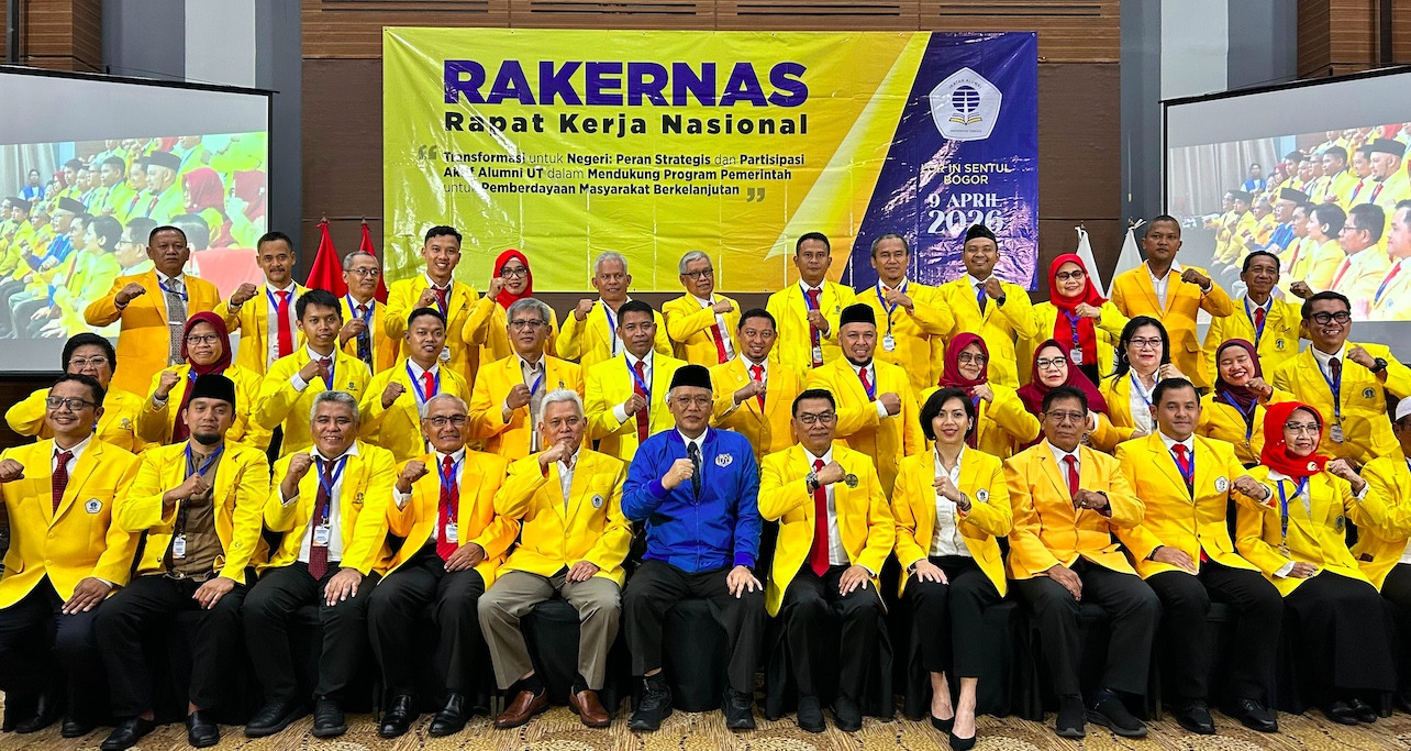 Ketua IKA UT Tarakan Terima Piagam Penghargaan di Malam Apresiasi Rakernas IKA UT Se-Indonesia